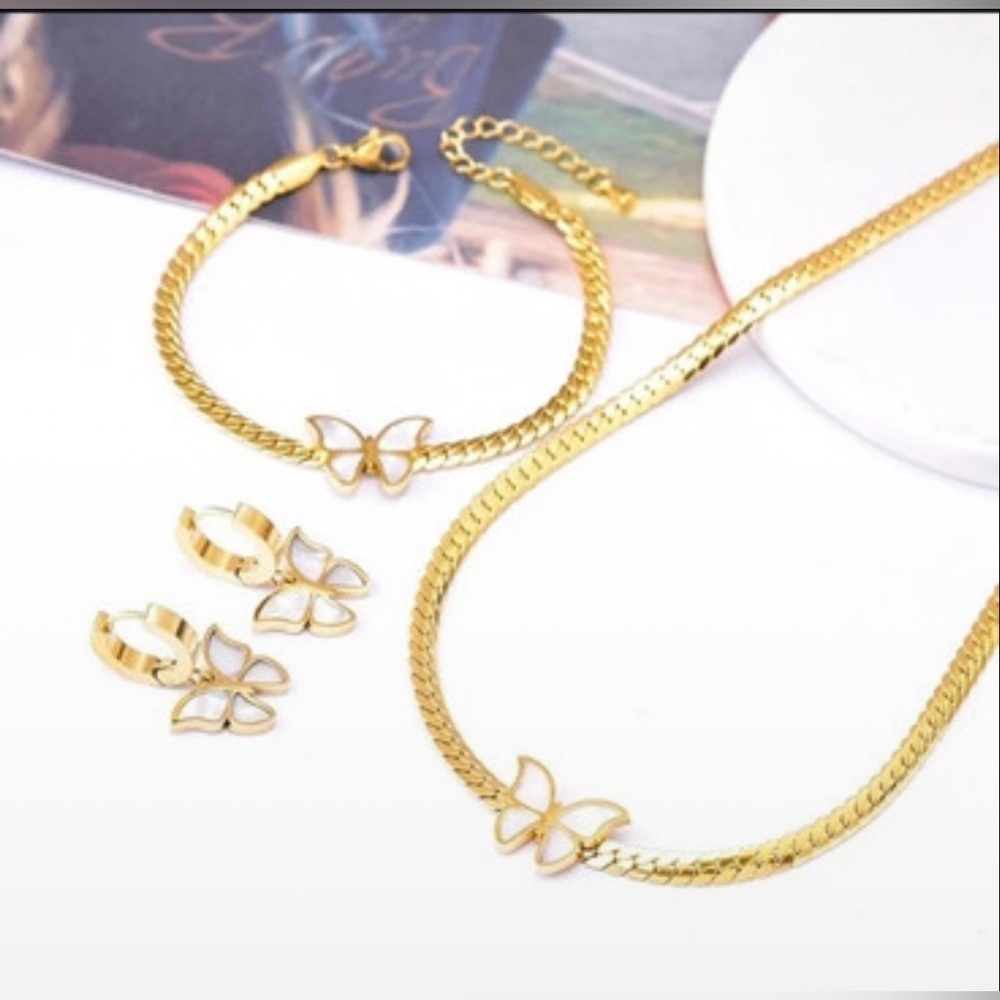 Fashion Jewelry Gold and White Butterfly Necklace Set NWT - Picture 2 of 9